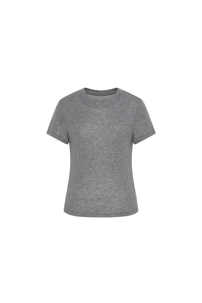 軽やかで伸縮するソフトTシャツ