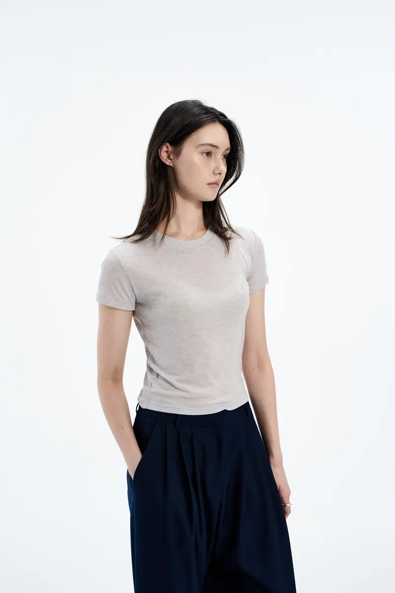 軽やかで伸縮するソフトTシャツ