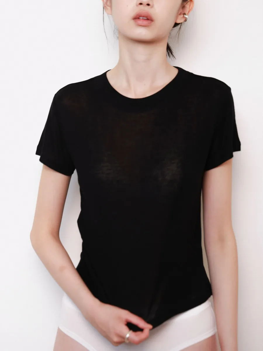 軽やかで伸縮するソフトTシャツ
