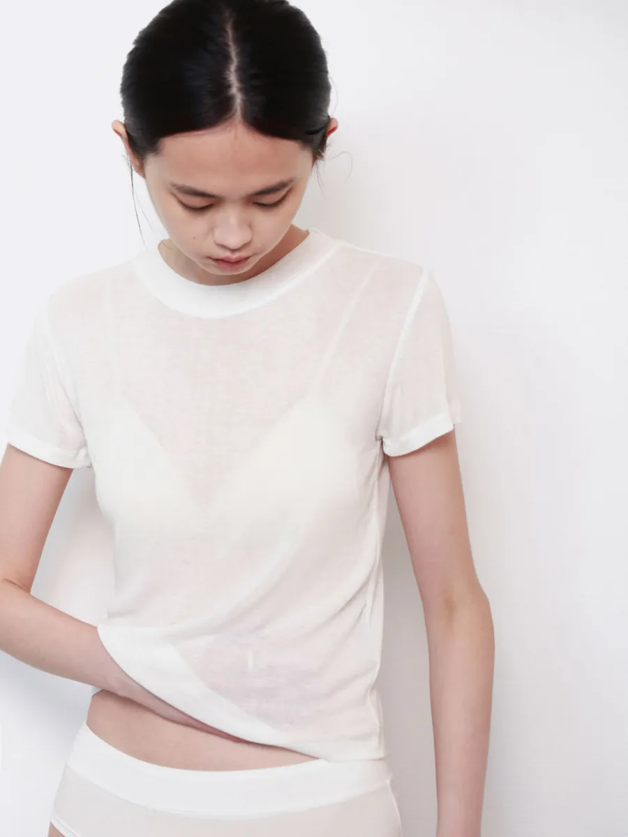 軽やかで伸縮するソフトTシャツ