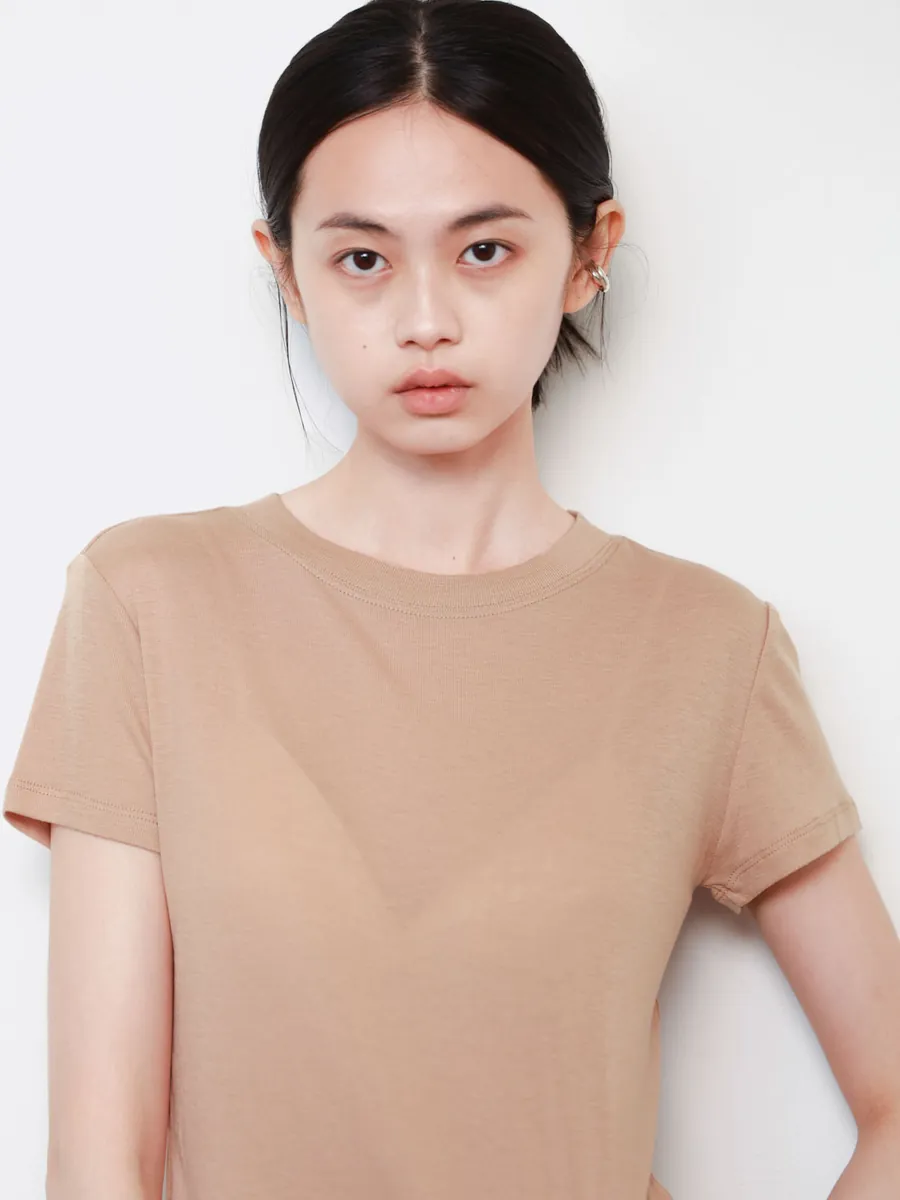 軽やかで伸縮するソフトTシャツ