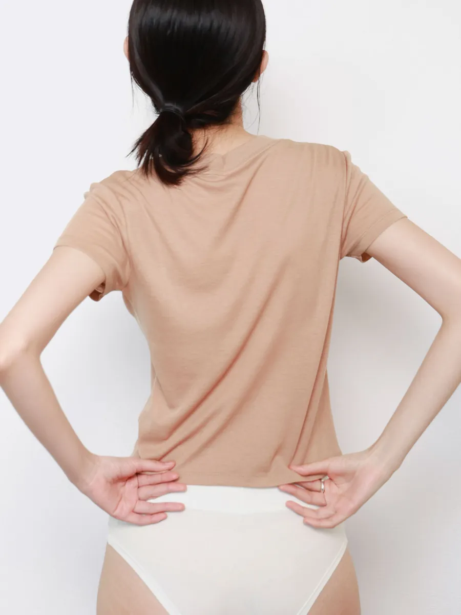 軽やかで伸縮するソフトTシャツ