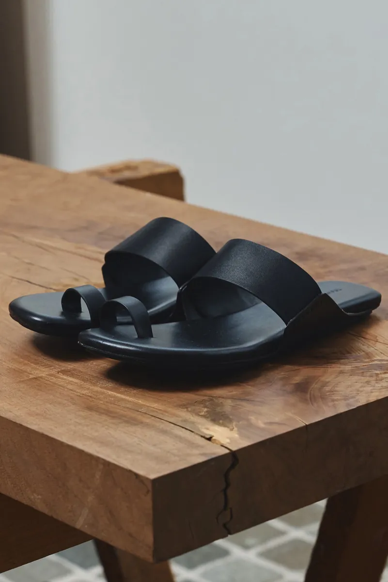 [春夏新品預訂] Leather Thong Sandals