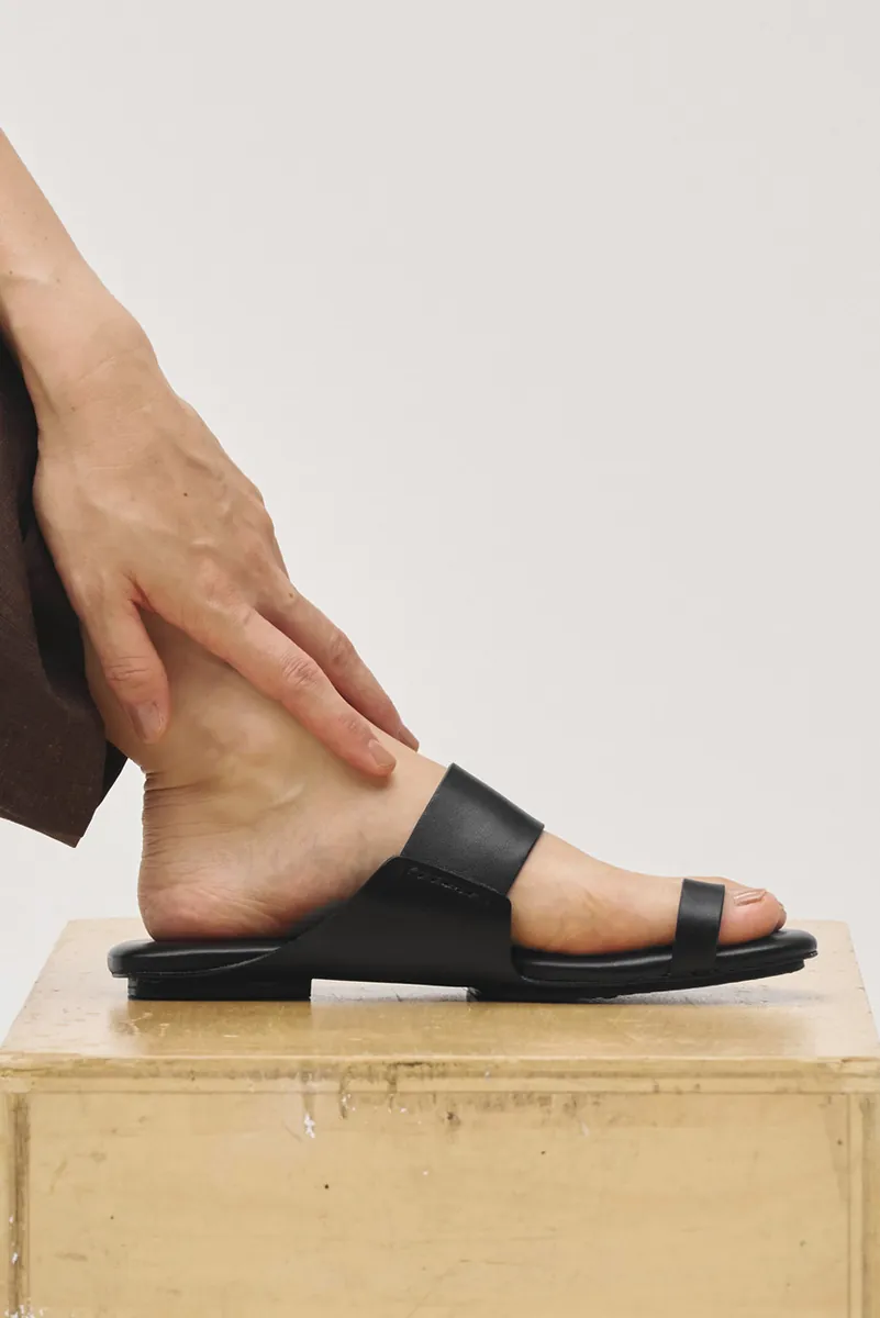 [春夏新品預訂] Leather Thong Sandals