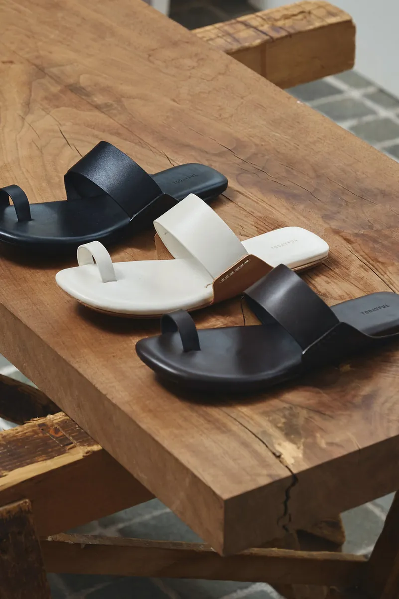 [春夏新品預訂] Leather Thong Sandals