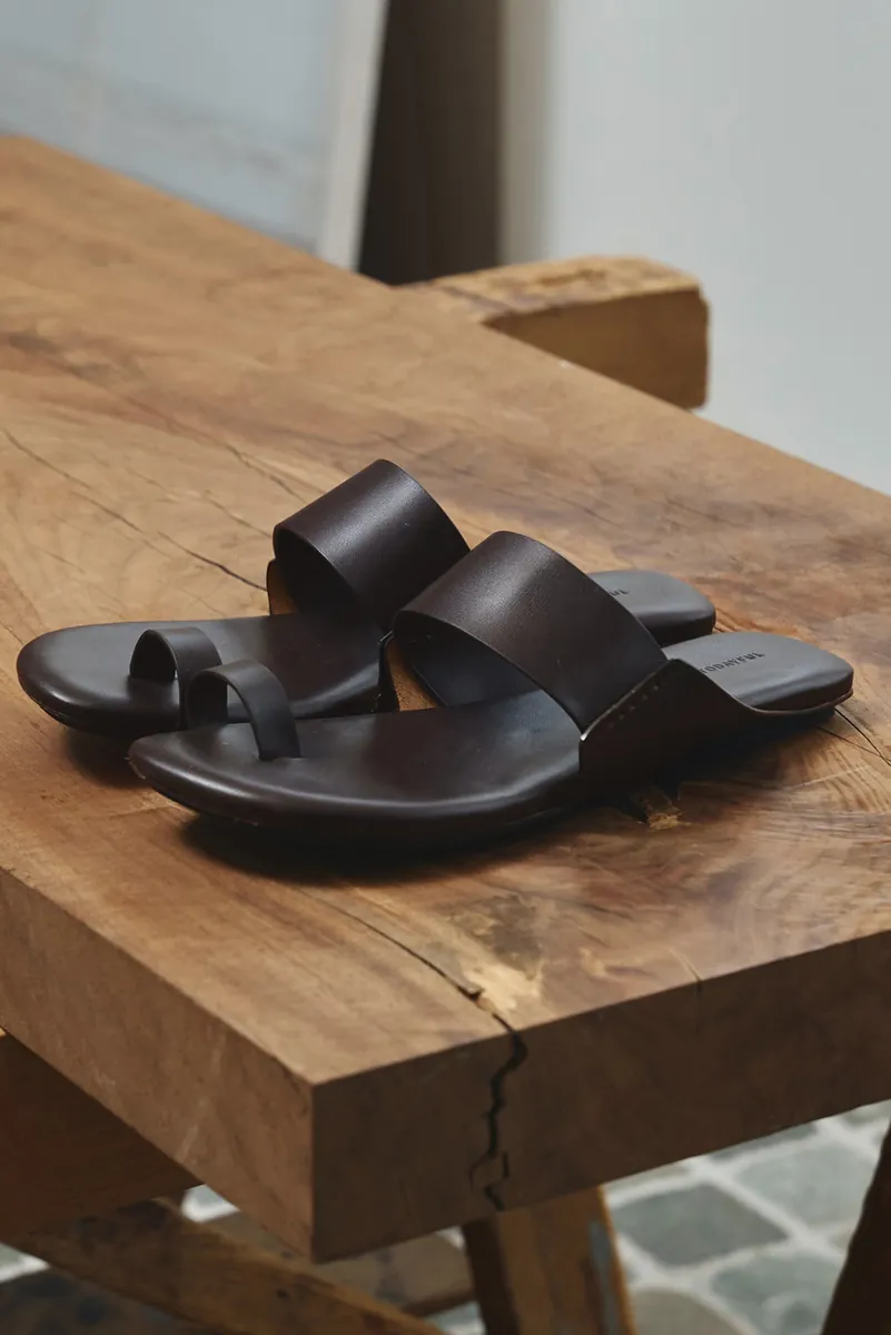 [春夏新品預訂] Leather Thong Sandals