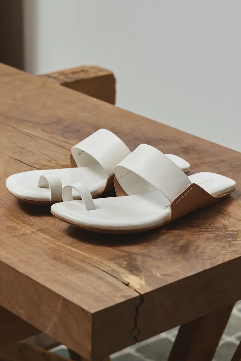 [春夏新品預訂] Leather Thong Sandals