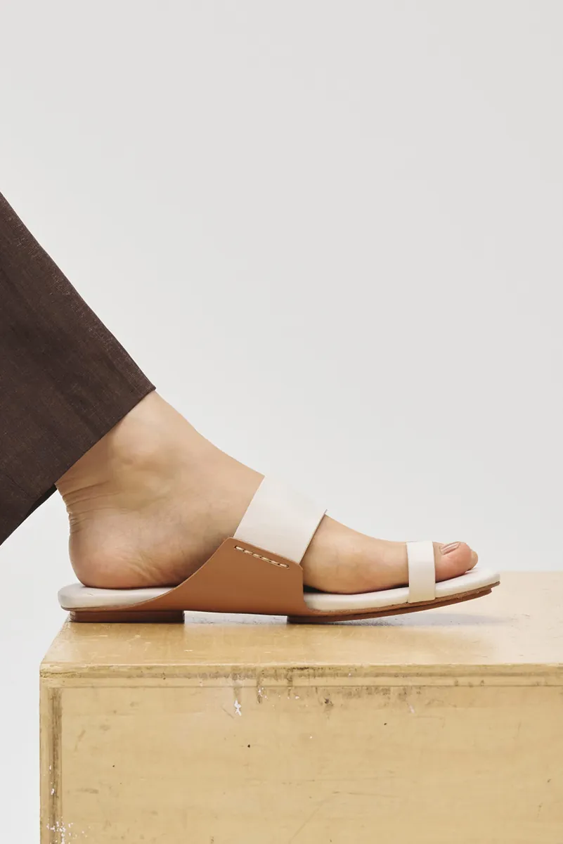 [春夏新品預訂] Leather Thong Sandals