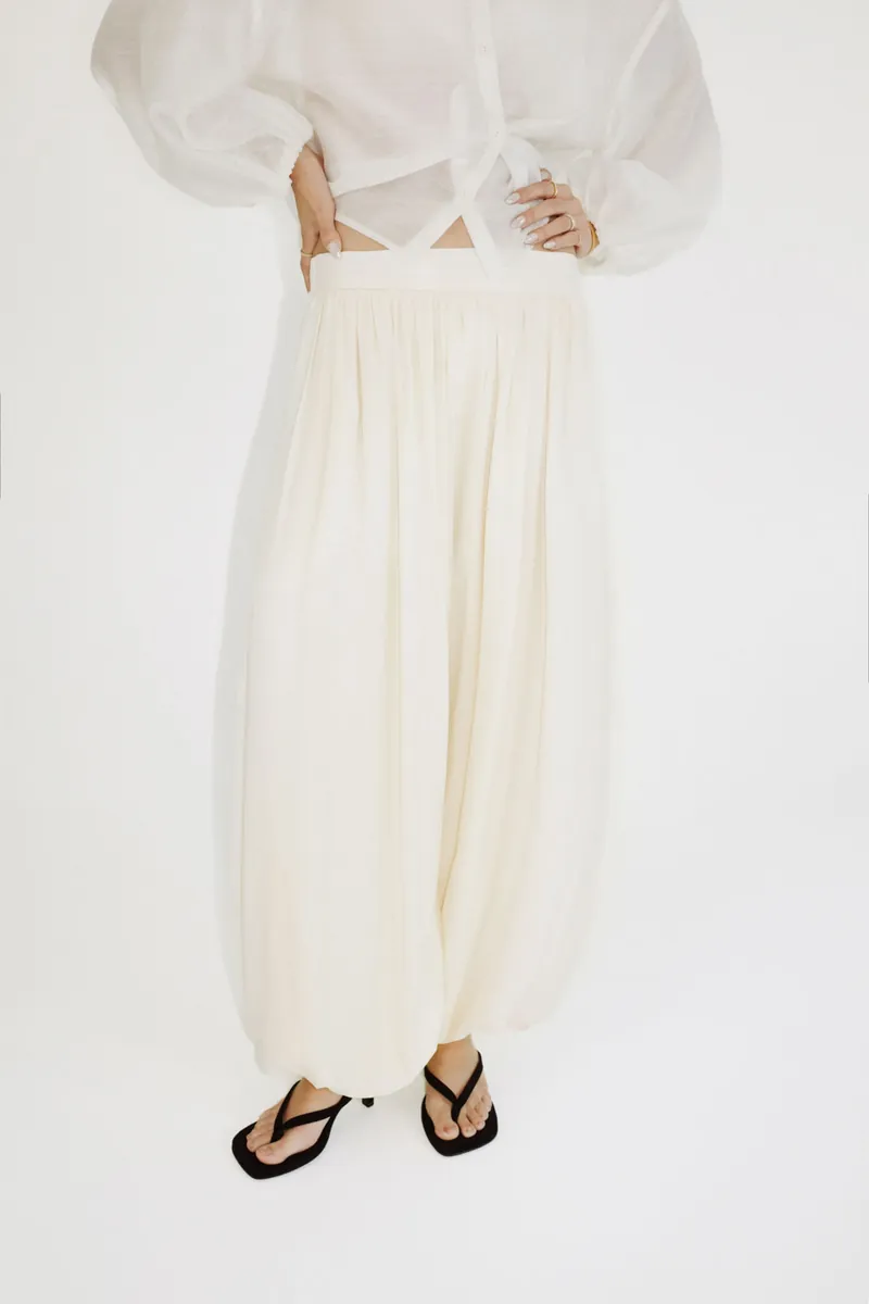 Doe: Molly Ruched Waistband Pleated Balloon Pants