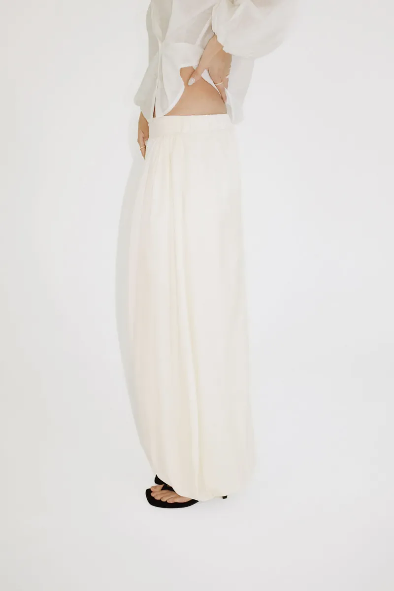 Doe: Molly Ruched Waistband Pleated Balloon Pants