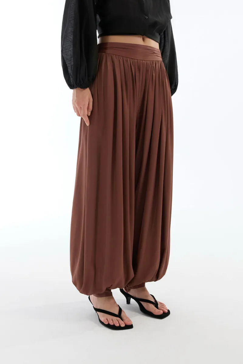 Doe: Molly Ruched Waistband Pleated Balloon Pants