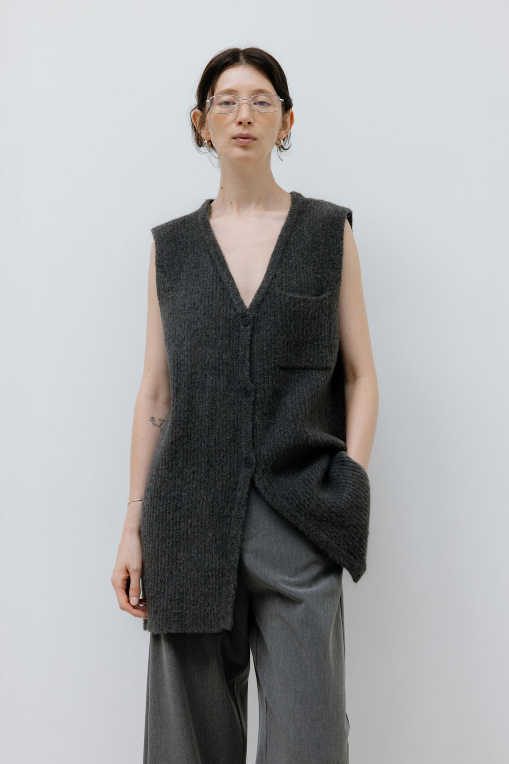 Studio Doe - X-silhouette knit vest