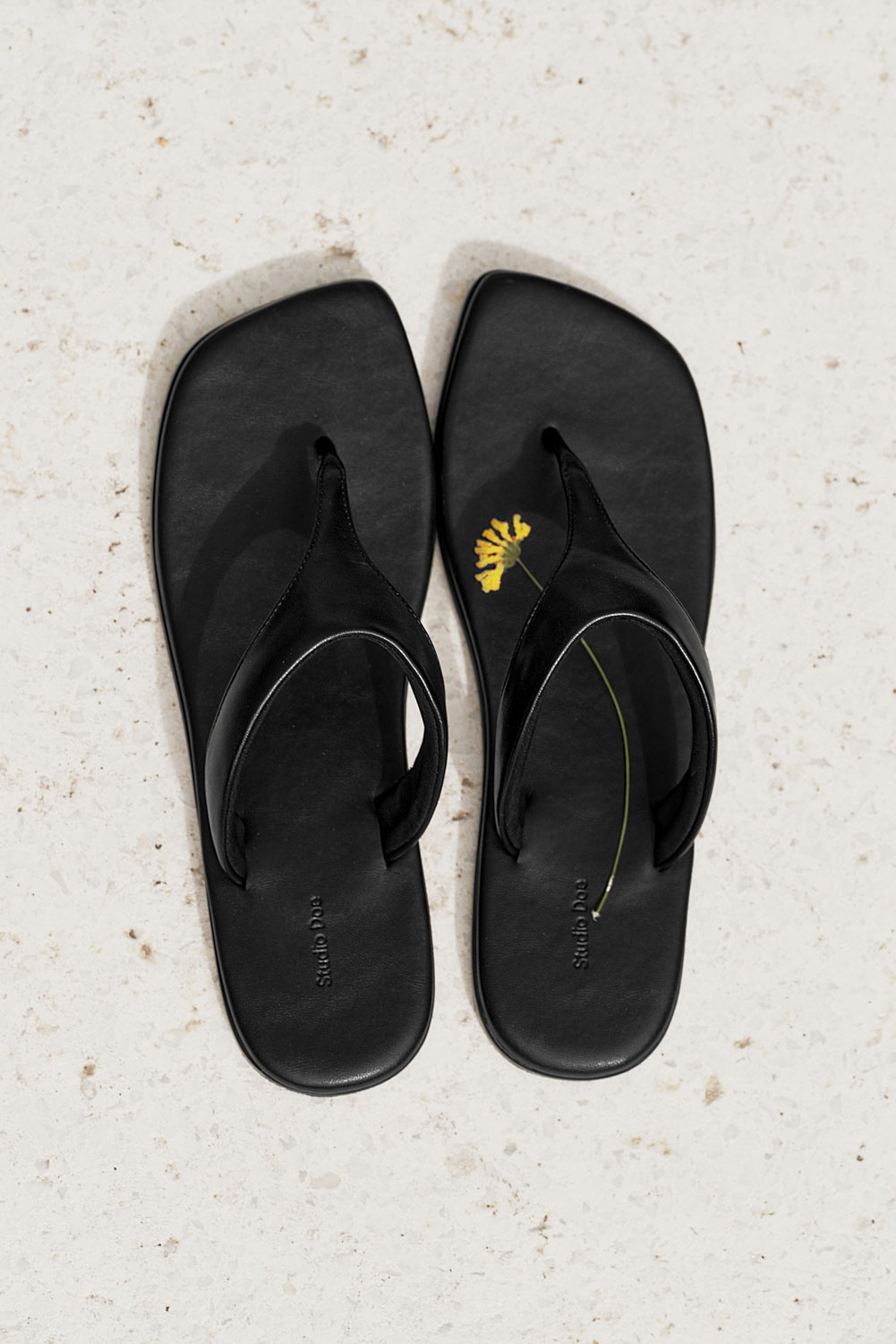 Studio Doe - Curved Wide-Strap Y-Sandal