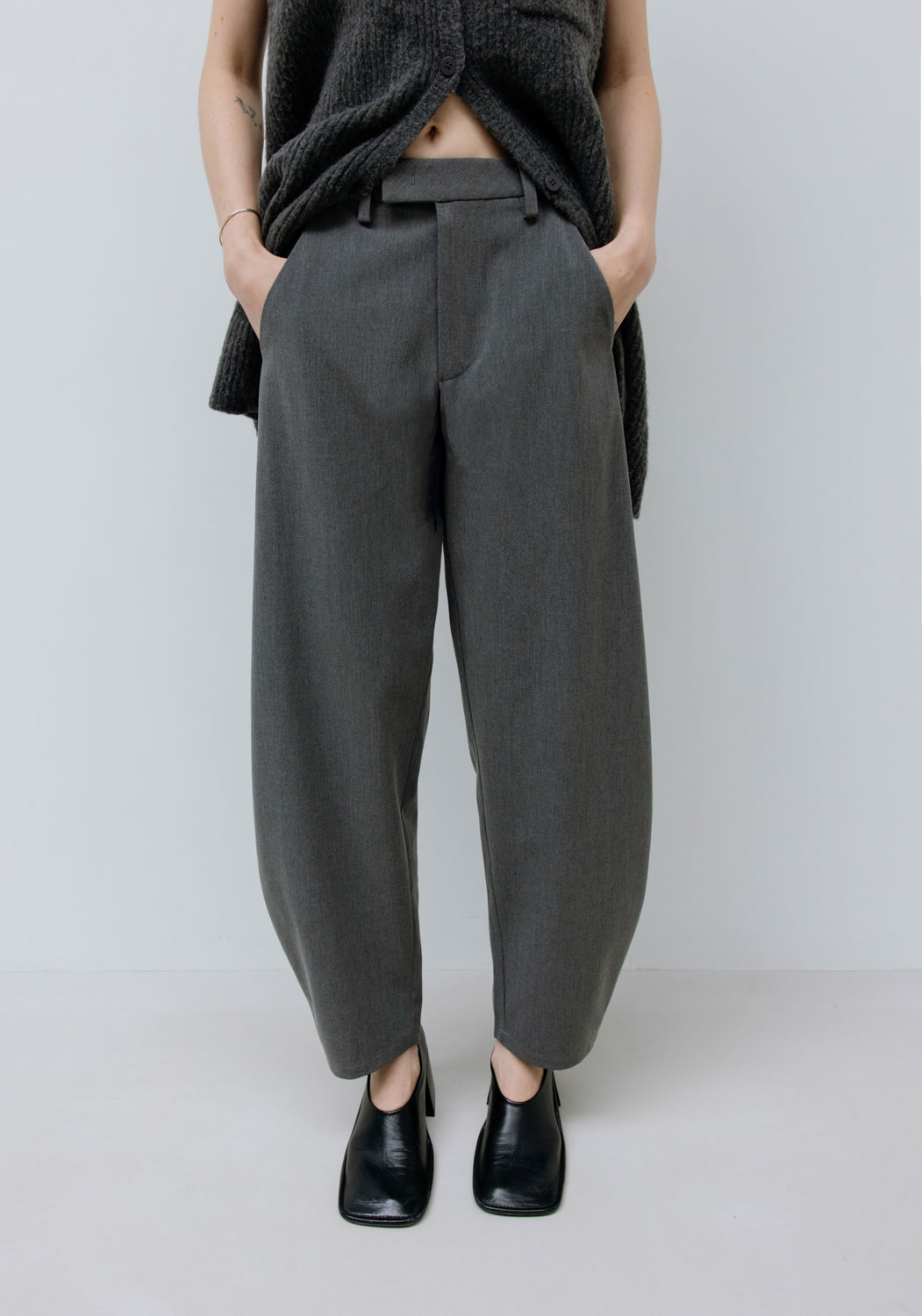 Studio Doe - nine-quarter cocoon slim trousers
