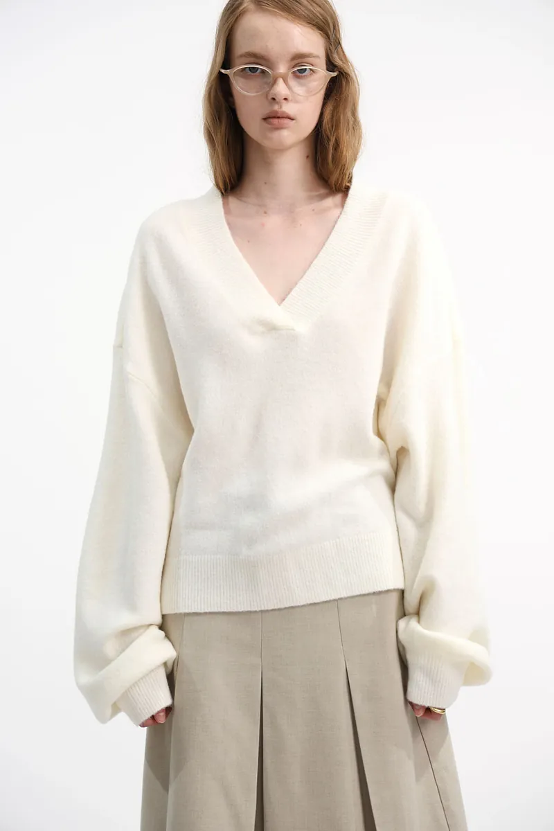 Studio Doe - Narrow V-Neck Wide Sleeve Sweater