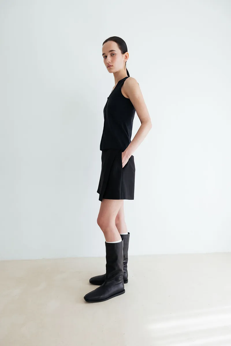 Studio Doe - Diagonal Tuck Elastic Waist Skort