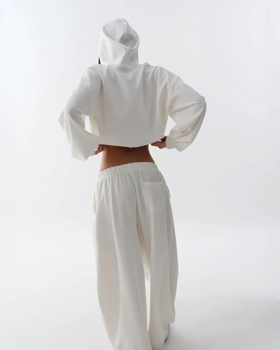 Studio Doe - Doe：Molly Deep V-Neck Cropped Hoodie