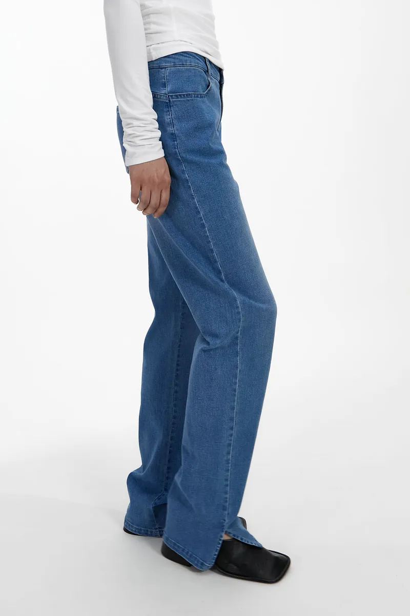 Studio Doe - Slit Hem Slim Jeans