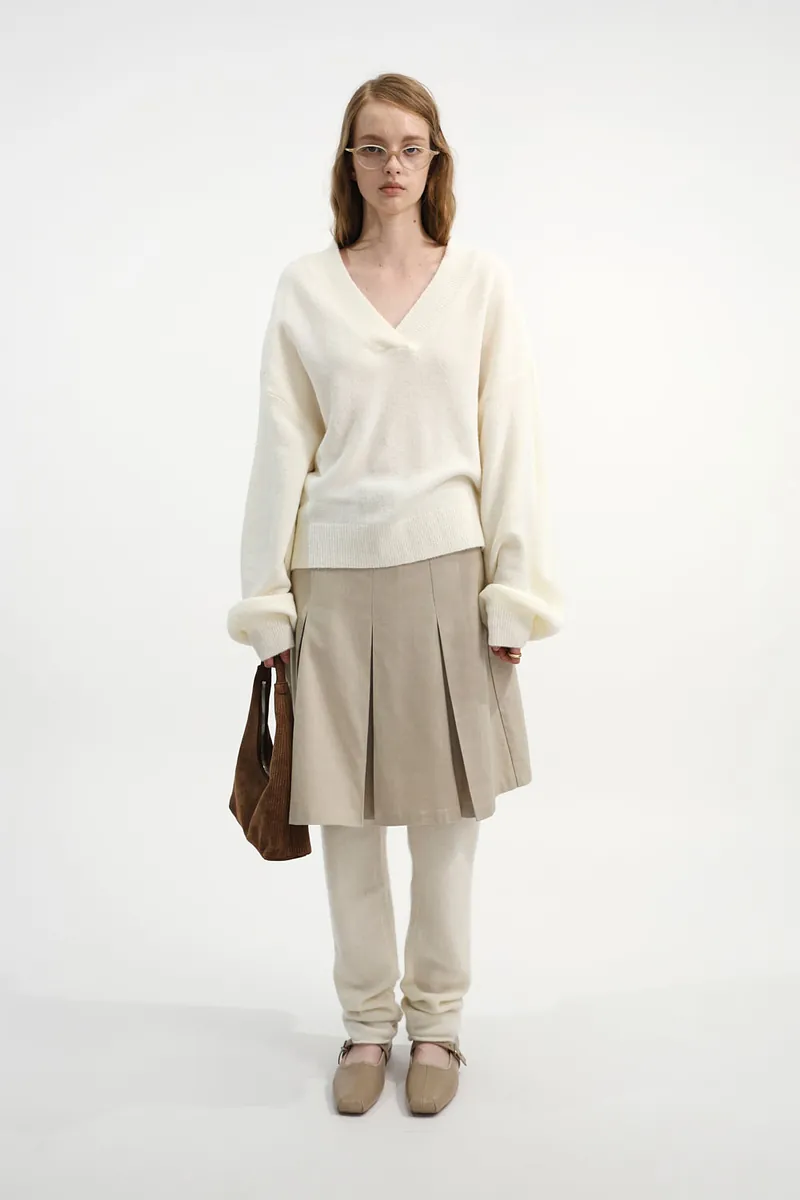 Studio Doe - Narrow V-Neck Wide Sleeve Sweater