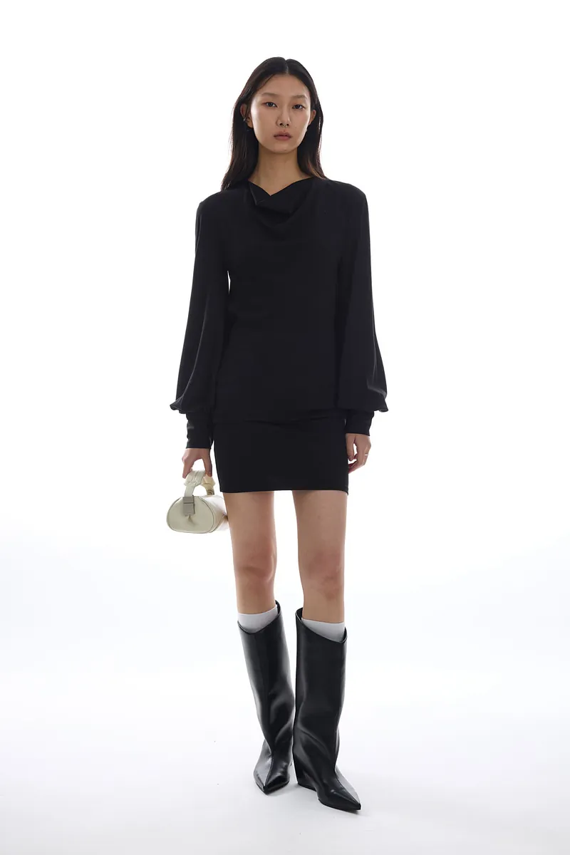Doe：Molly 大U美背短洋裝