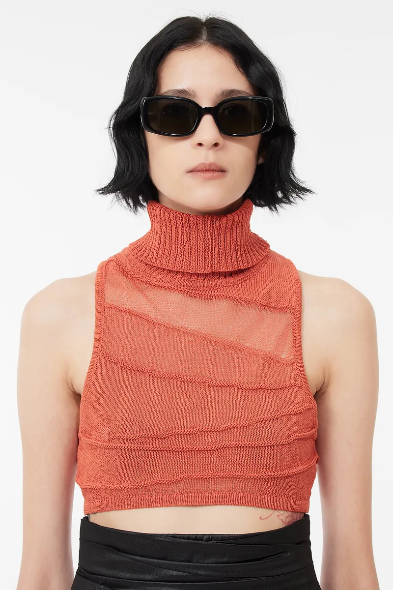 MN - High Neck Knitted Crop Top