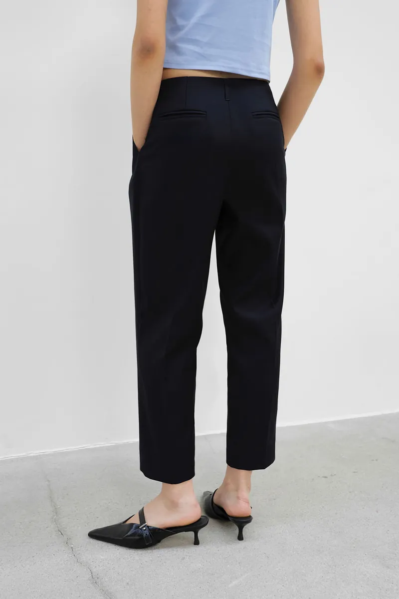 Studio Doe - Mid-Rise Tapered Cropped Trousers