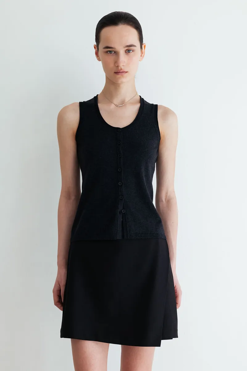 Studio Doe - Diagonal Tuck Elastic Waist Skort