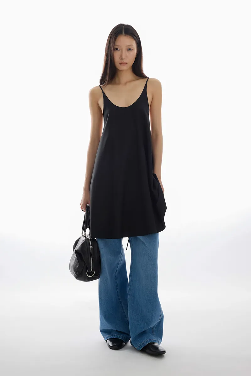 Doe：Molly Strappy Backless Dress