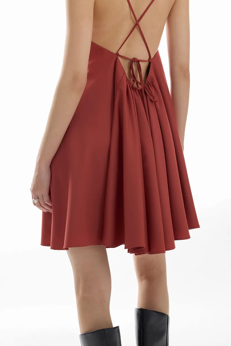 Doe：Molly Strappy Backless Dress