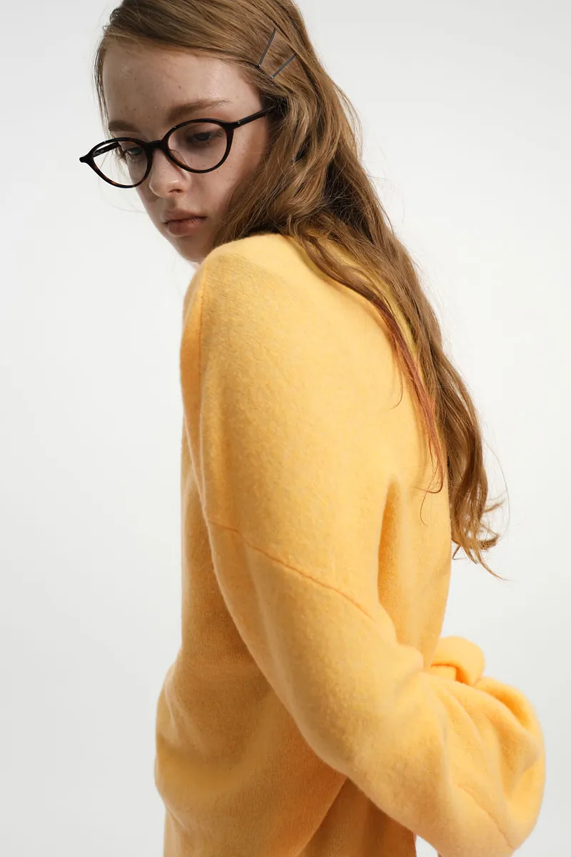 Studio Doe - Narrow V-Neck Wide Sleeve Sweater