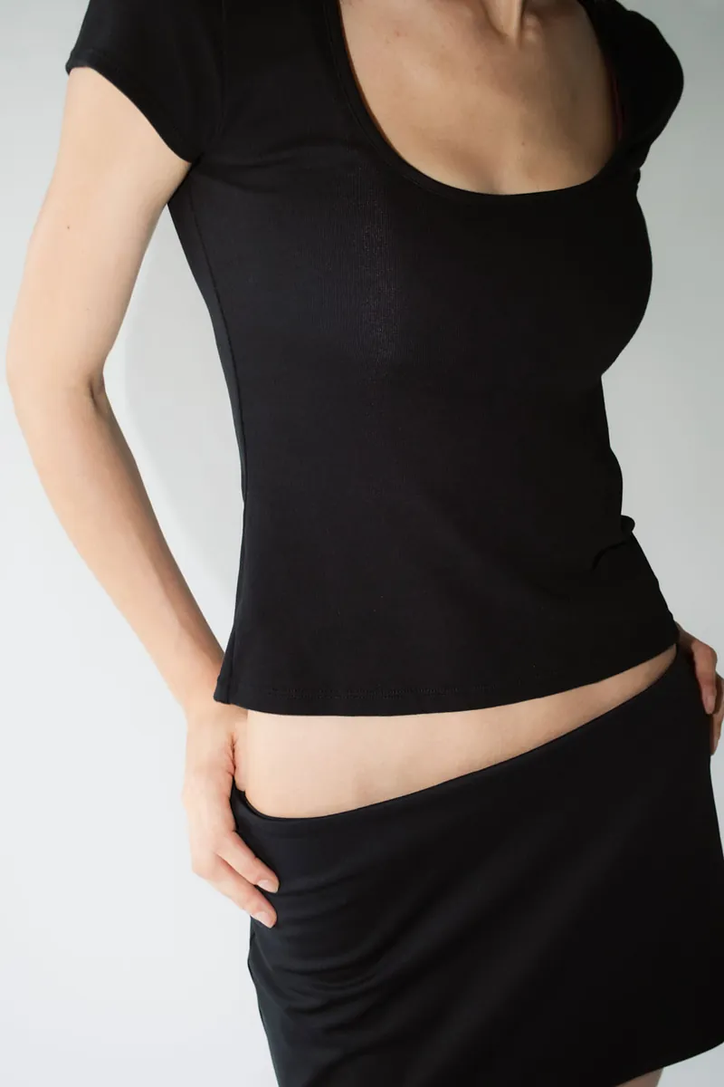 Perfect Fit 低方領羅紋美腰Tee