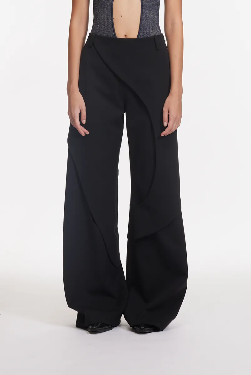 HIGH-WAISTED STREAMLINED FLARED TROUSERS