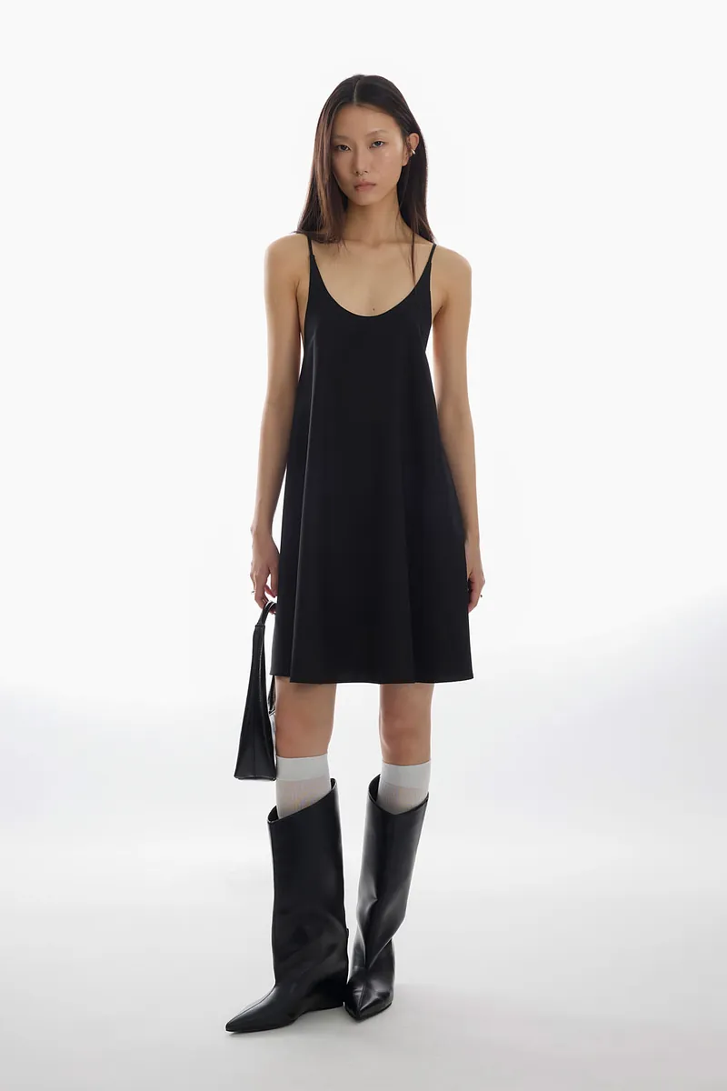 Doe：Molly Strappy Backless Dress