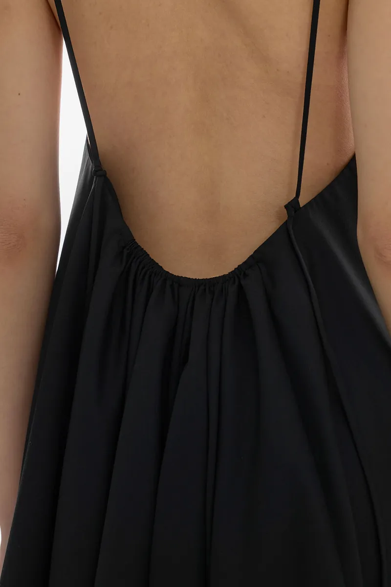 Doe：Molly Strappy Backless Dress