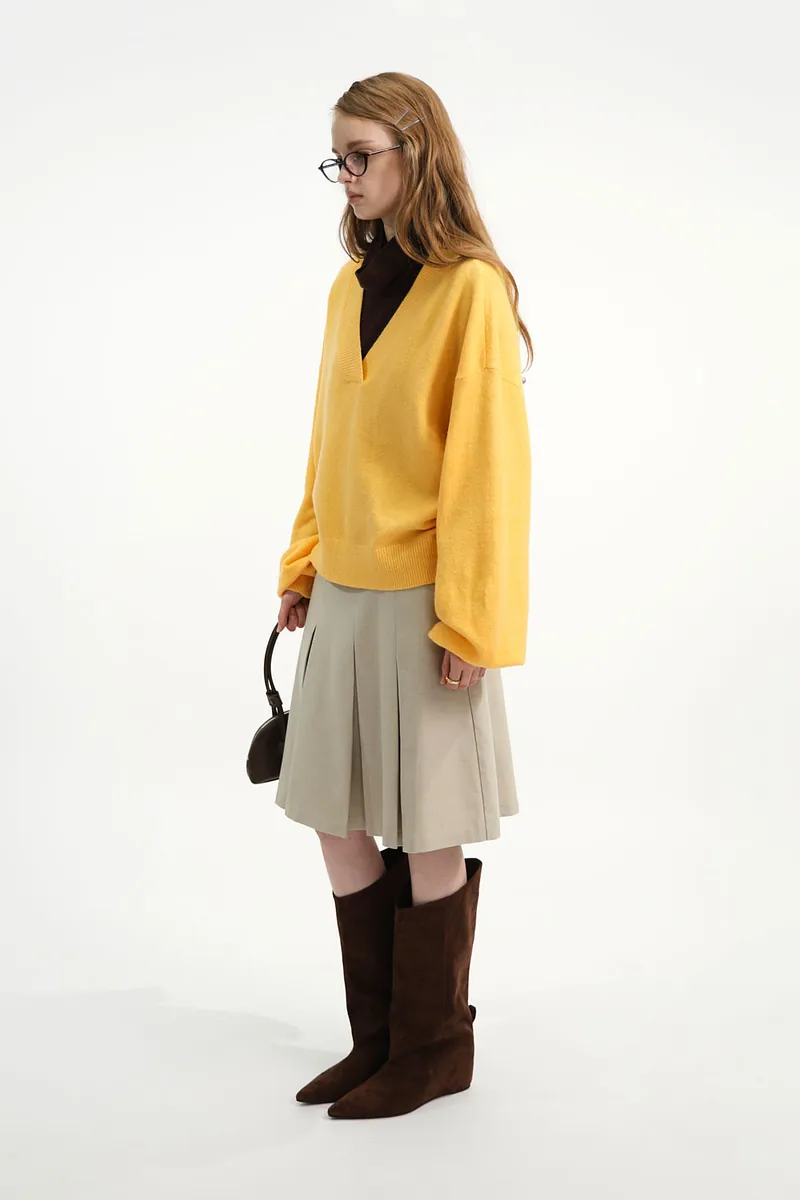 Studio Doe - Narrow V-Neck Wide Sleeve Sweater