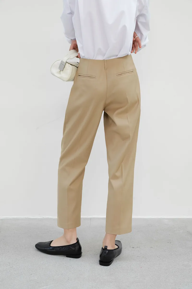 Studio Doe - Mid-Rise Tapered Cropped Trousers