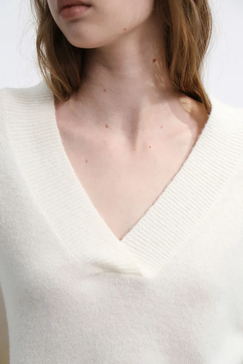 Studio Doe - Narrow V-Neck Wide Sleeve Sweater