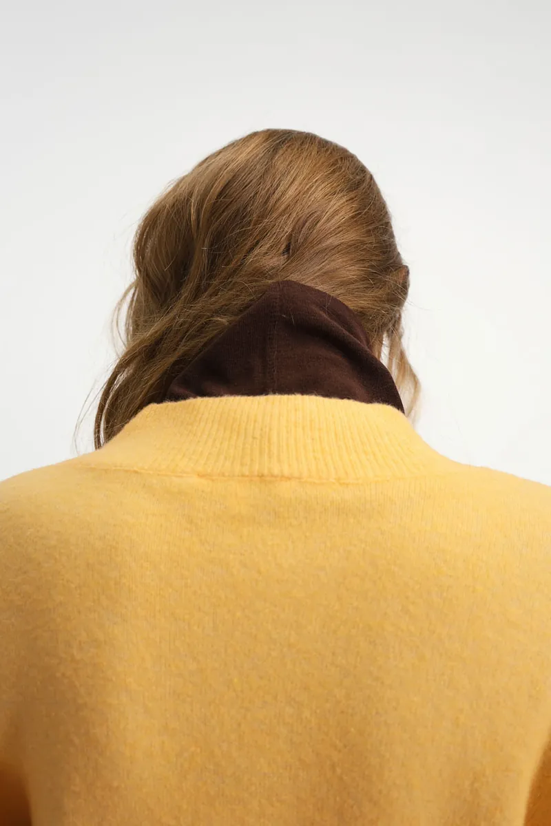 Studio Doe - Narrow V-Neck Wide Sleeve Sweater