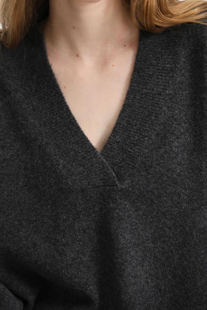 Studio Doe - Narrow V-Neck Wide Sleeve Sweater