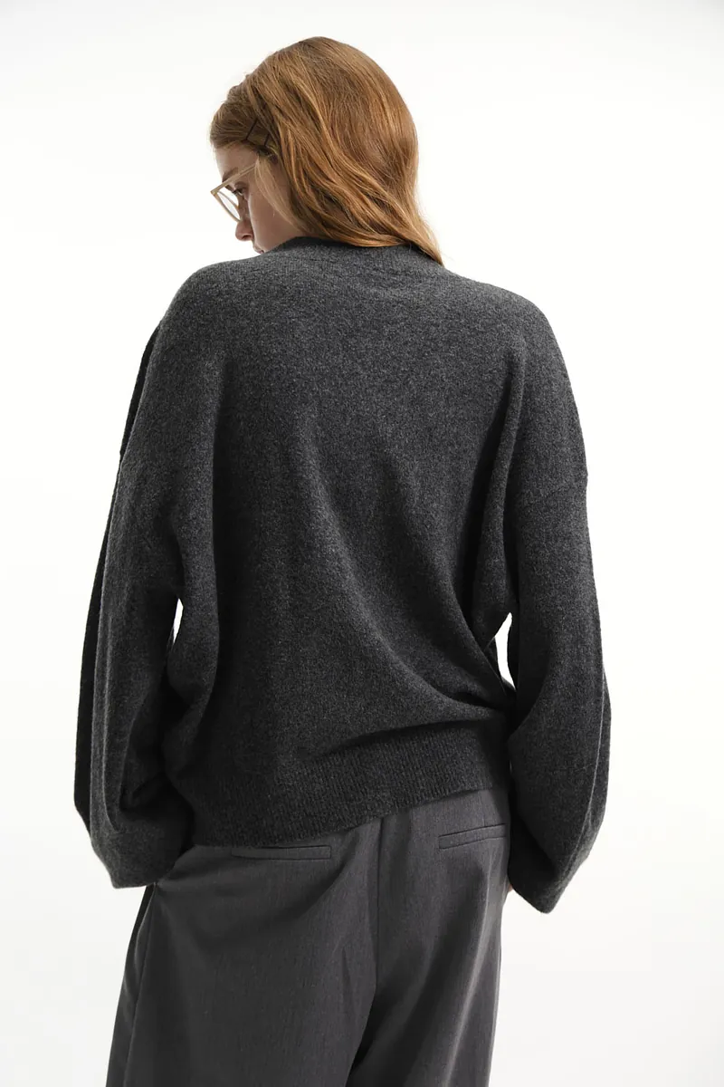Studio Doe - Narrow V-Neck Wide Sleeve Sweater