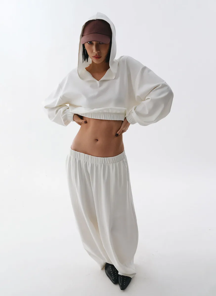Studio Doe - Doe：Molly Deep V-Neck Cropped Hoodie