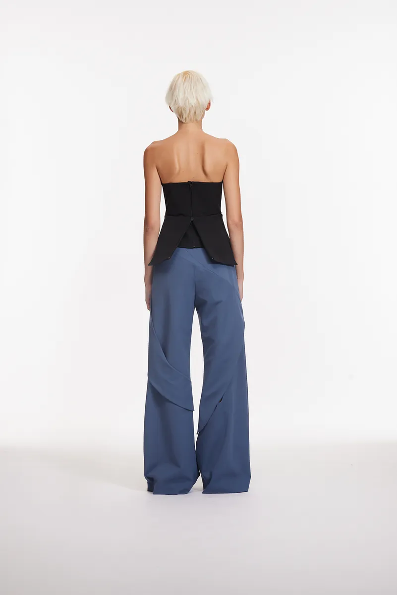 HIGH-WAISTED STREAMLINED FLARED TROUSERS