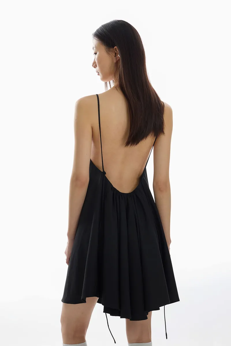 Doe：Molly Strappy Backless Dress