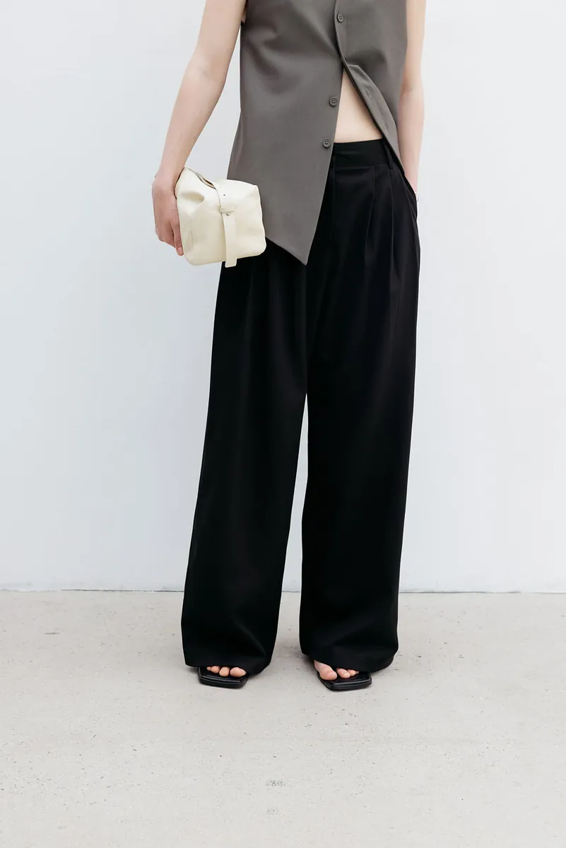 Studio Doe - Three-Tuck Low-Rise Wide Pants 3.0