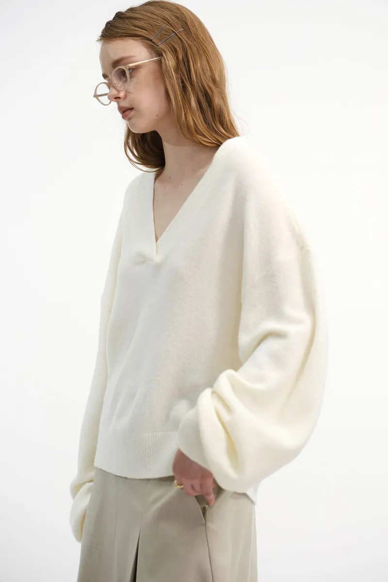 Studio Doe - Narrow V-Neck Wide Sleeve Sweater