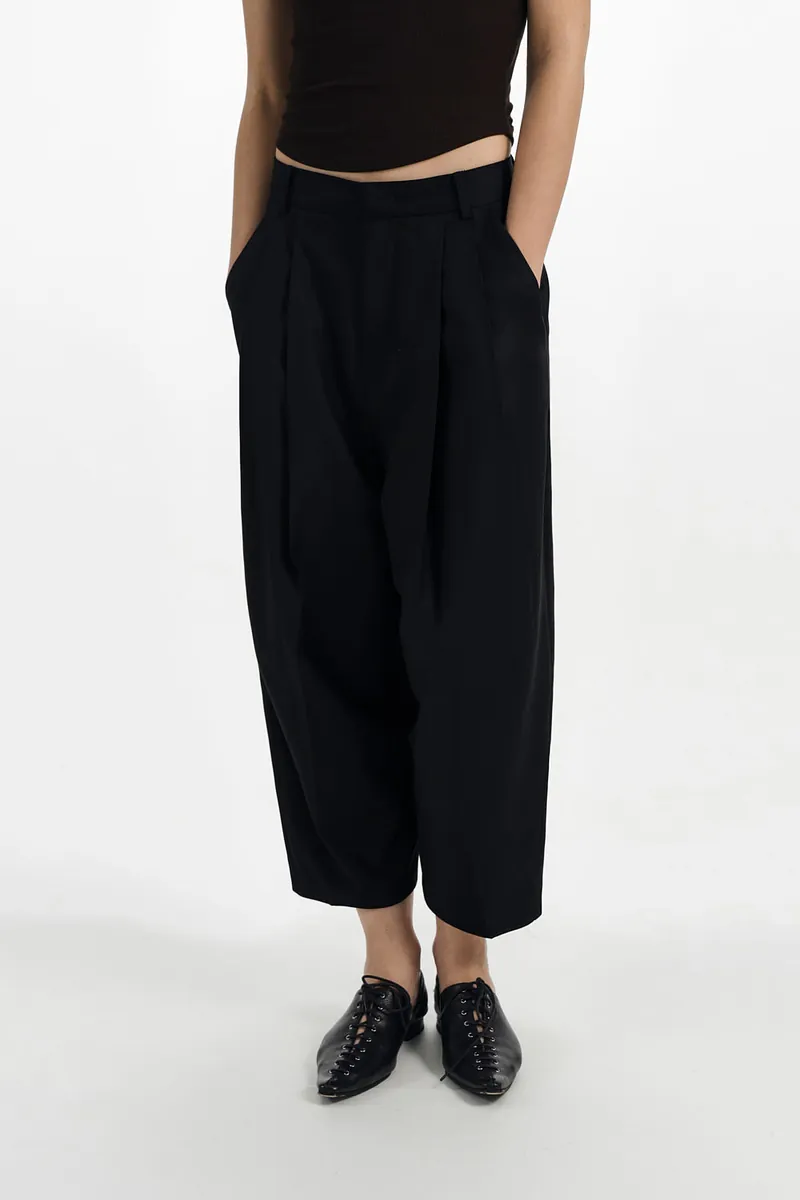 Studio Doe - Tuck Cocoon Cropped Pants