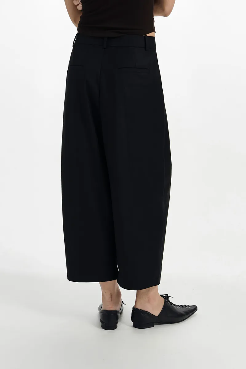 Studio Doe - Tuck Cocoon Cropped Pants