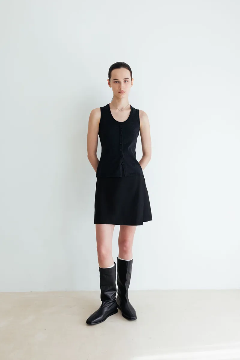 Studio Doe - Diagonal Tuck Elastic Waist Skort
