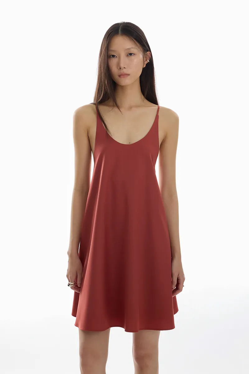 Doe：Molly Strappy Backless Dress