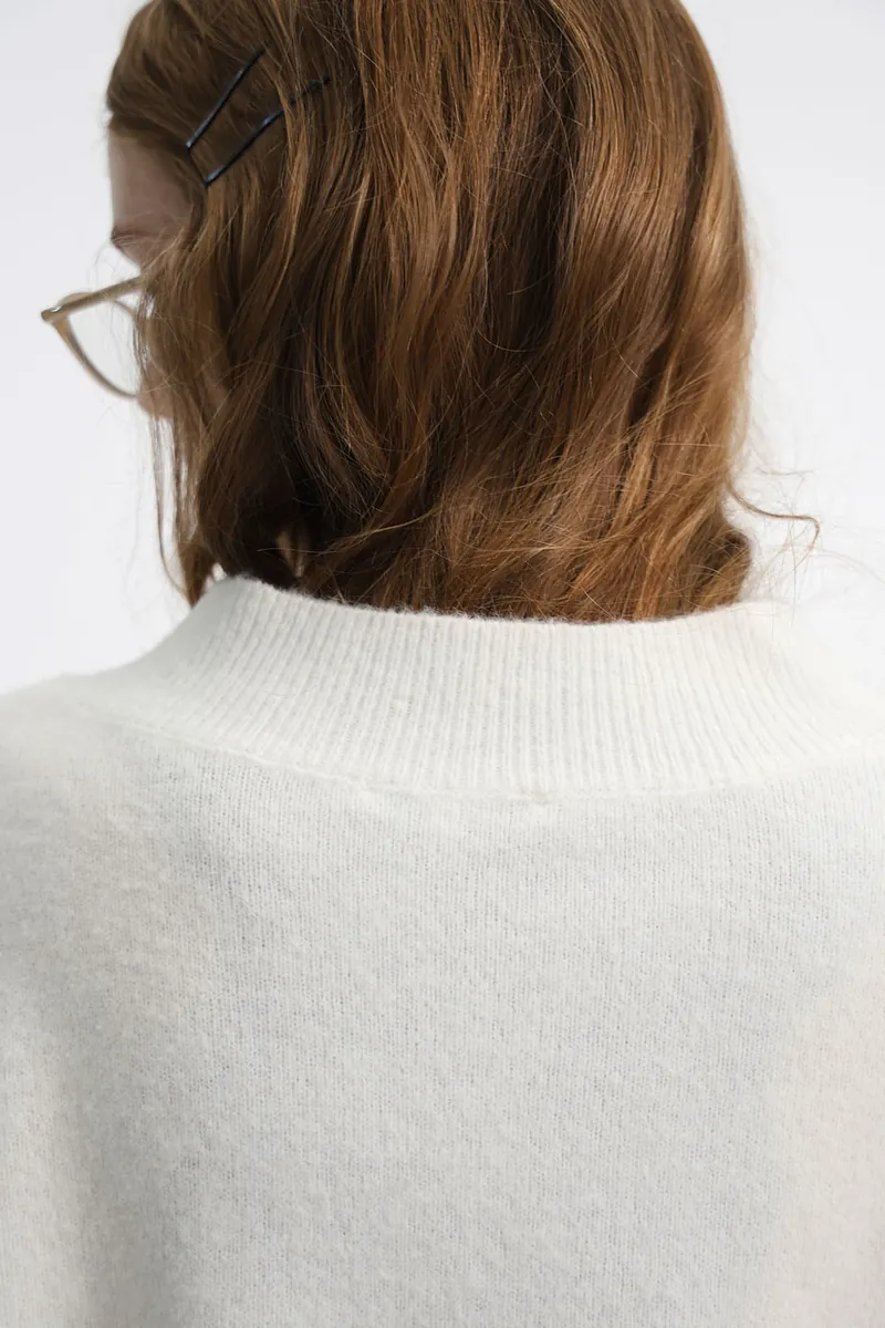 Studio Doe - Narrow V-Neck Wide Sleeve Sweater